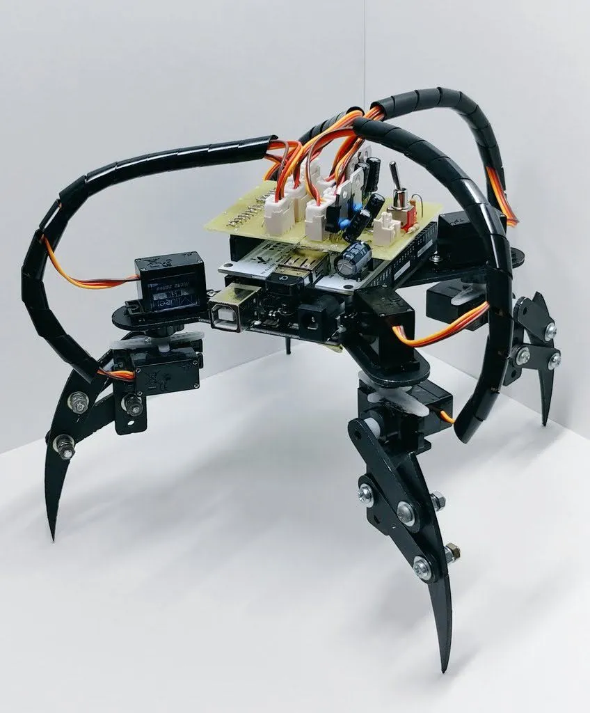 完成した４脚ロボット